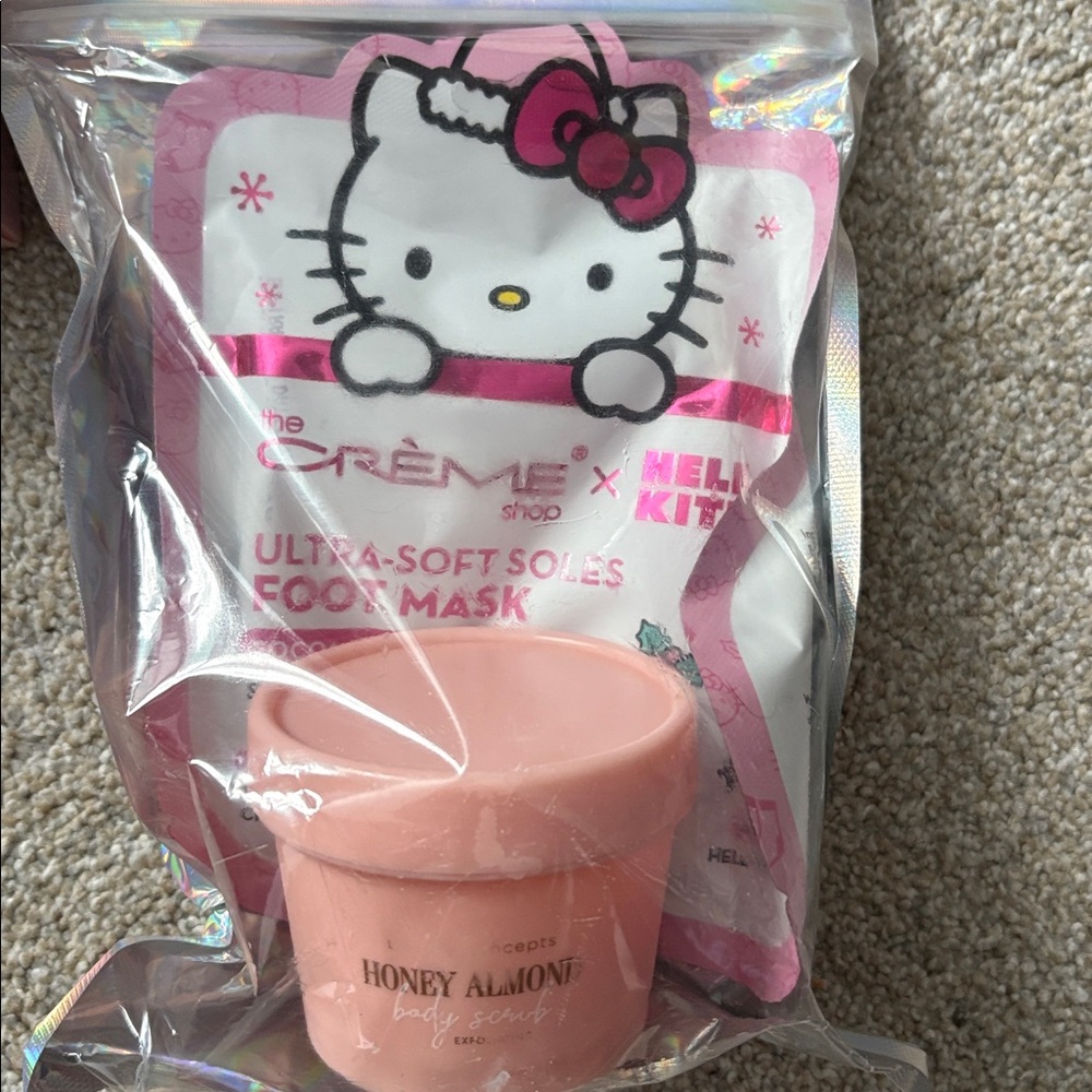 Hello Kitty Pink Spa Accessories Set - Picture 6 of 11